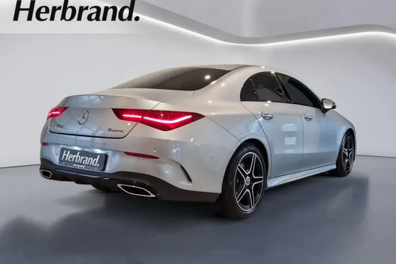 Mercedes-Benz CLA 250 din 2024 cu 4.705 km - oferta MER170451 - foto 3