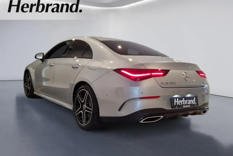 Mercedes-Benz CLA 250 din 2024 cu 4.705 km - oferta MER170451 - foto 4