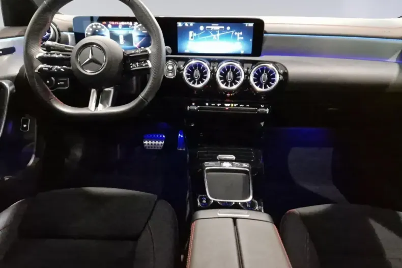 Mercedes-Benz CLA 250 din 2024 cu 4.705 km - oferta MER170451 - foto 8