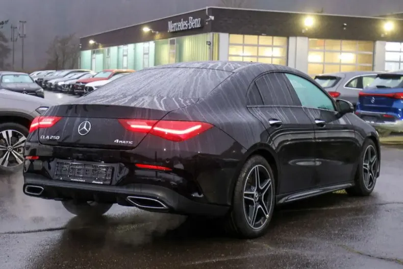 Mercedes-Benz CLA 250 din 2024 cu 14.800 km - oferta MER170452 - foto 3