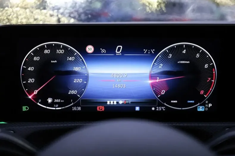 Mercedes-Benz CLA 250 din 2024 cu 14.800 km - oferta MER170452 - foto 15