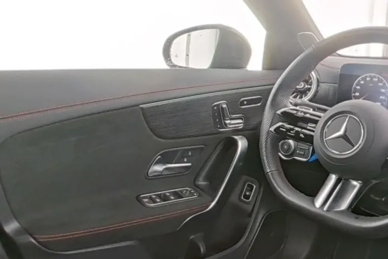 Mercedes-Benz CLA 250 din 2024 cu 15.216 km - oferta MER170455 - foto 8