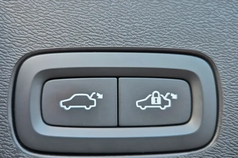 Volvo XC60 din 2021 cu 91.595 km - oferta VOL170457 - foto 19