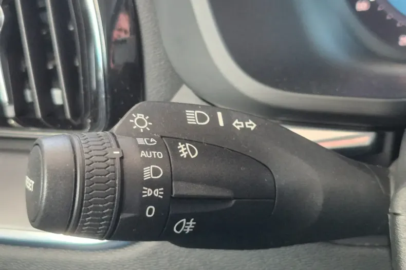 Volvo XC60 din 2021 cu 91.595 km - oferta VOL170457 - foto 28