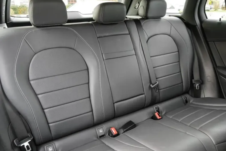 Mercedes-Benz GLC 200 din 2021 cu 44.722 km - oferta MER170462 - foto 4