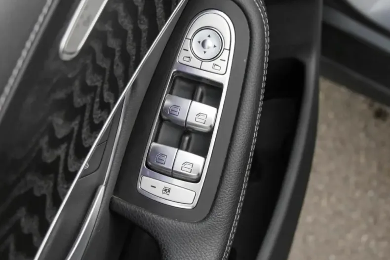 Mercedes-Benz GLC 200 din 2021 cu 44.722 km - oferta MER170462 - foto 12