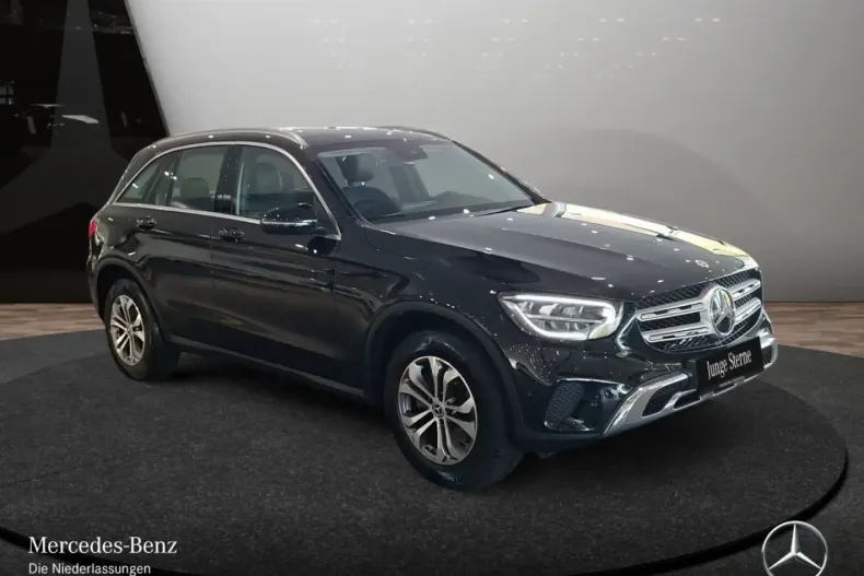 Mercedes-Benz GLC 200 din 2021 cu 53.748 km - oferta MER170463 - foto 1