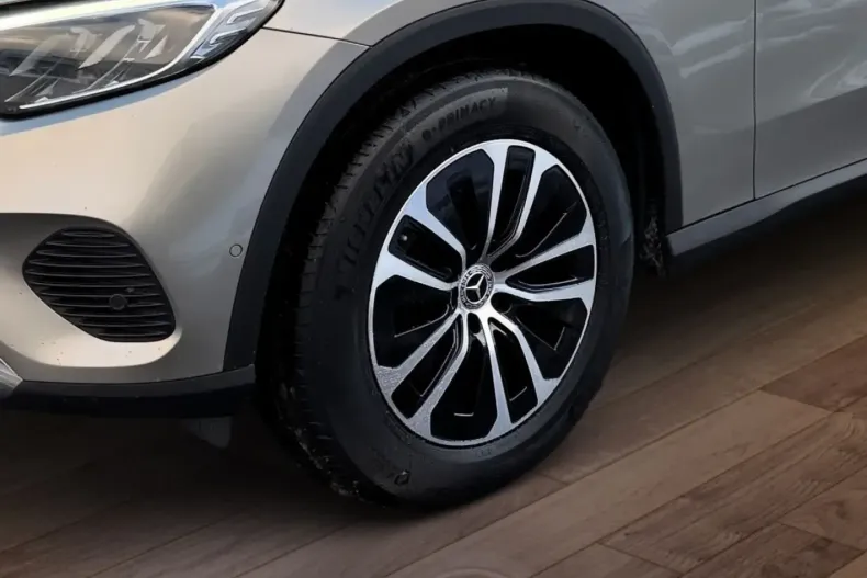 Mercedes-Benz GLC 200 din 2023 cu 13.447 km - oferta MER170468 - foto 3