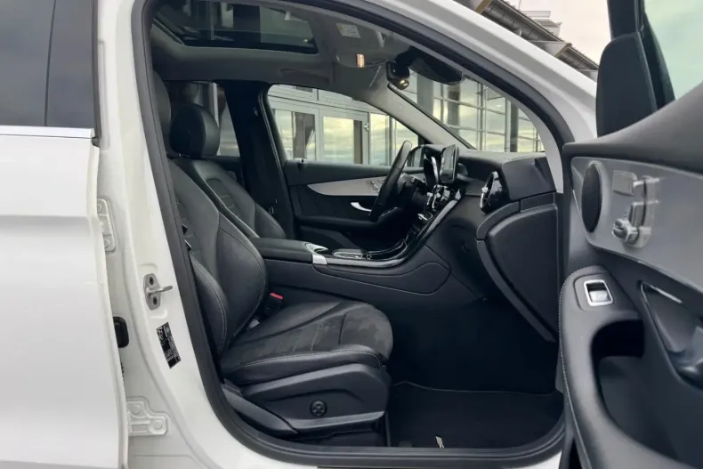 Mercedes-Benz GLC 200 din 2022 cu 52.700 km - oferta MER170473 - foto 6