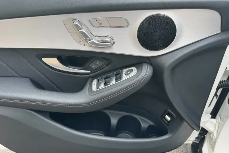 Mercedes-Benz GLC 200 din 2022 cu 52.700 km - oferta MER170473 - foto 12