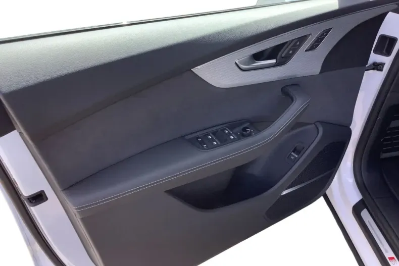 Audi Q8 din 2024 cu 12.400 km - oferta AUD170500 - foto 14