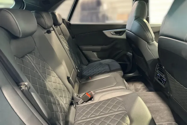 Audi Q8 din 2024 cu 29.200 km - oferta AUD170507 - foto 8