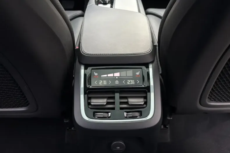 Volvo XC90 din 2023 cu 55.984 km - oferta VOL170514 - foto 16