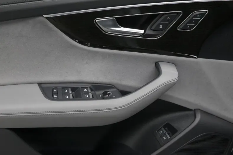 Audi Q8 din 2023 cu 27.006 km - oferta AUD170543 - foto 9