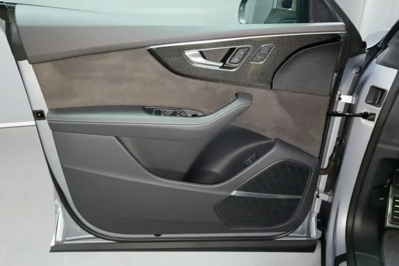 Audi Q8 din 2022 cu 55.680 km - oferta AUD170550 - foto 14