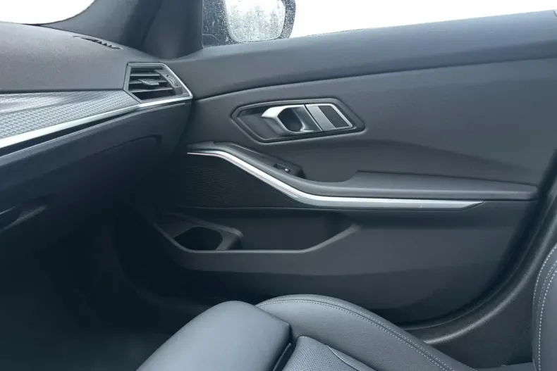 BMW 320 din 2022 cu 40.315 km - oferta BMW170562 - foto 16