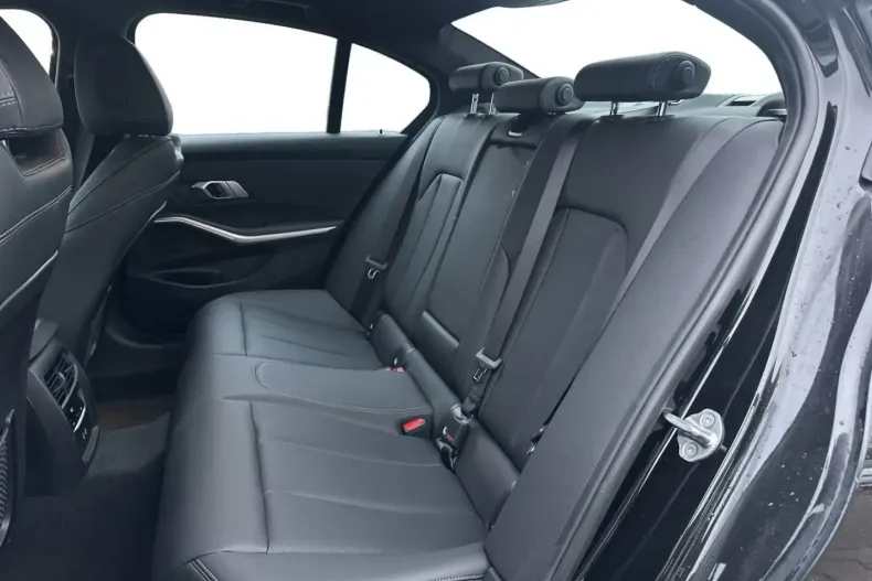 BMW 320 din 2022 cu 40.315 km - oferta BMW170562 - foto 18