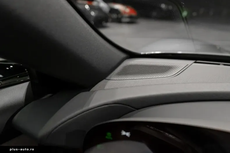 Porsche Taycan din 2022 cu 35.500 km - oferta POR170574 - foto 17
