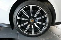 Porsche Taycan din 2022 cu 30.800 km - oferta POR170585 - foto 12