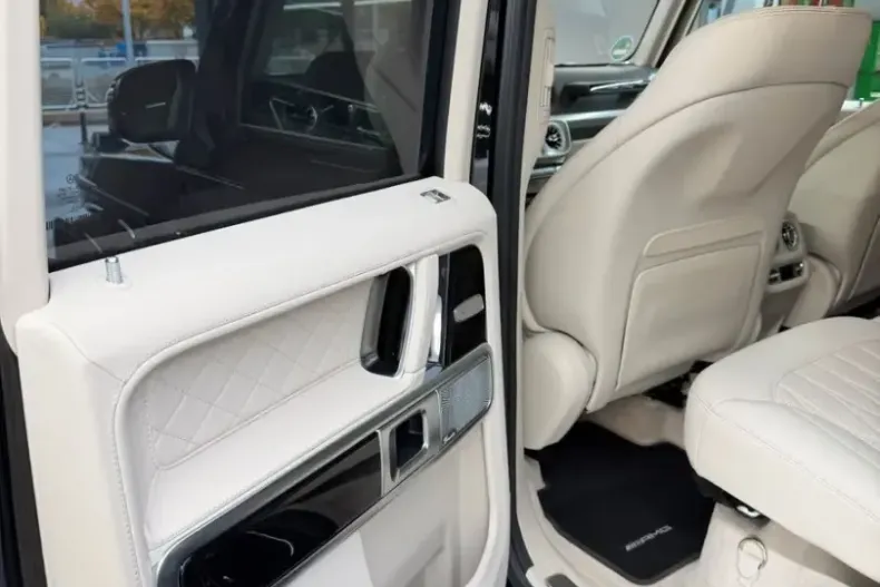 Mercedes-Benz G 63 AMG din 2025 cu 4.242 km - oferta MER170594 - foto 10