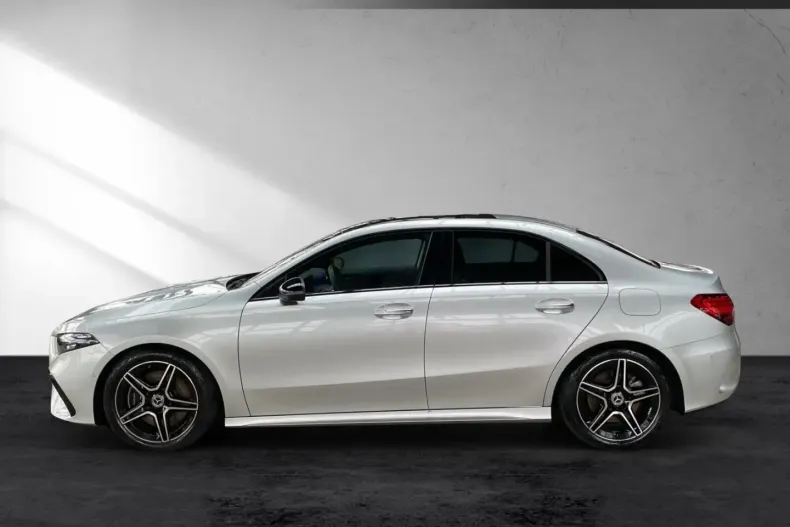 Mercedes-Benz A 250 din 2023 cu 4.080 km - oferta MER170602 - foto 3