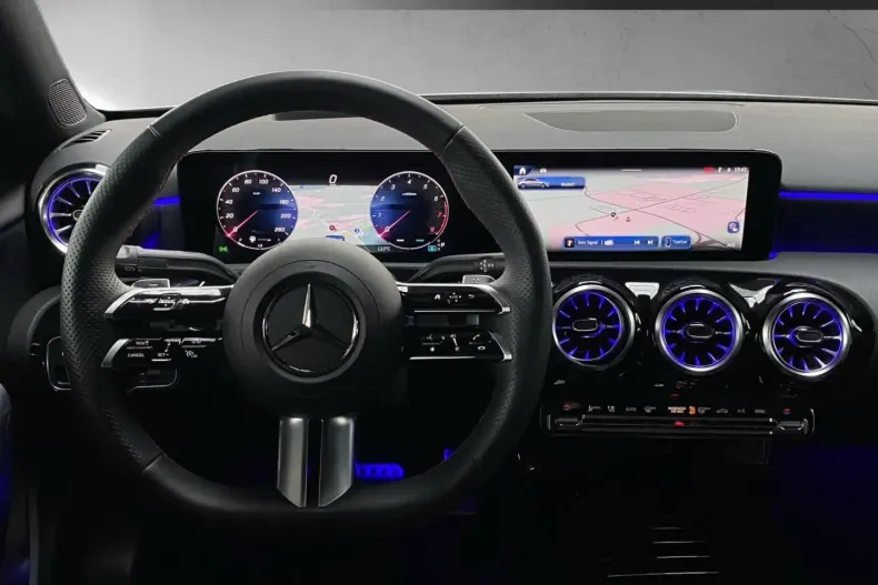 Mercedes-Benz A 250 din 2023 cu 4.080 km - oferta MER170602 - foto 8