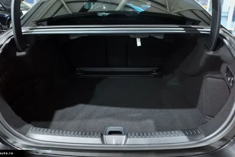 Mercedes-Benz E 220 din 2024 cu 13.000 km - oferta MER170653 - foto 35