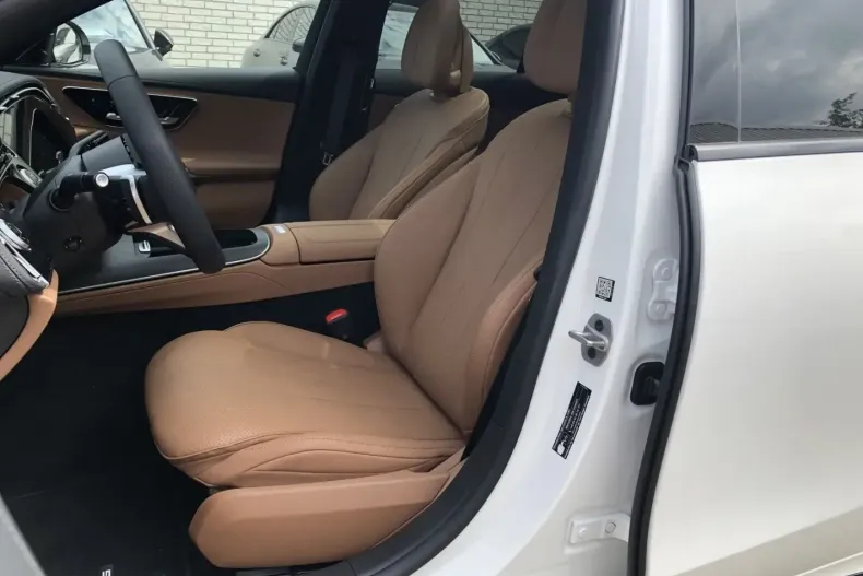 Mercedes-Benz E 200 din 2025 cu 11.901 km - oferta MER170659 - foto 8