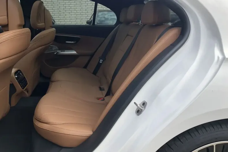 Mercedes-Benz E 200 din 2025 cu 11.901 km - oferta MER170659 - foto 13