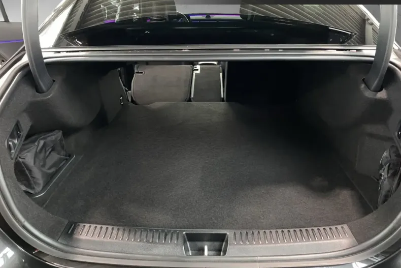 Mercedes-Benz E 400 din 2024 cu 11.740 km - oferta MER170661 - foto 10