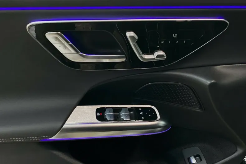 Mercedes-Benz E 300 din 2024 cu 14.390 km - oferta MER170663 - foto 15