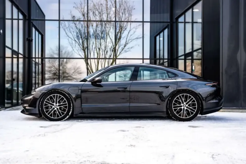 Porsche Taycan din 2021 cu 58.964 km - oferta POR170679 - foto 6