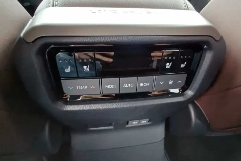 Toyota Land Cruiser din 2024 cu 3.900 km - oferta TOY170691 - foto 10