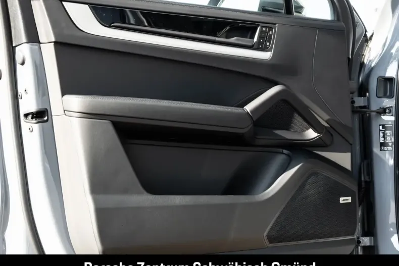 Porsche Cayenne din 2024 cu 26.900 km - oferta POR170788 - foto 26