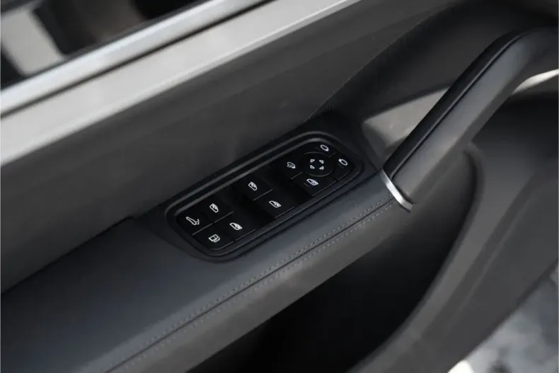 Porsche Cayenne din 2023 cu 38.200 km - oferta POR170801 - foto 21