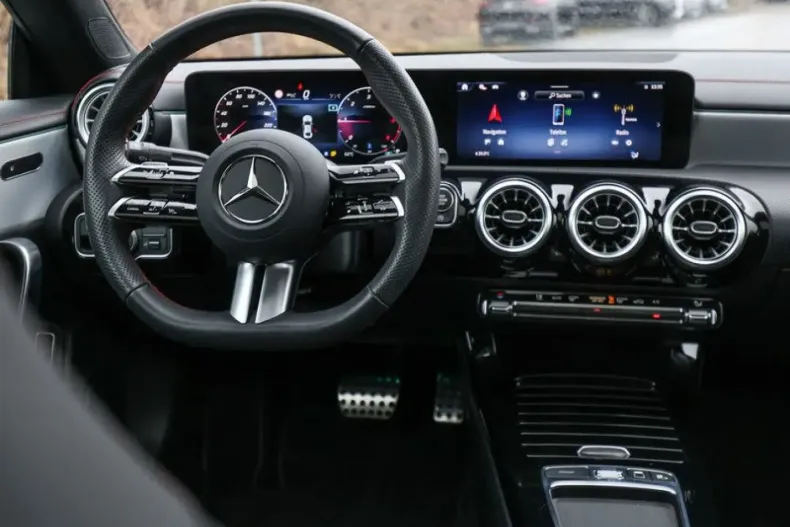 Mercedes-Benz CLA 200 din 2024 cu 13.611 km - oferta MER170855 - foto 7