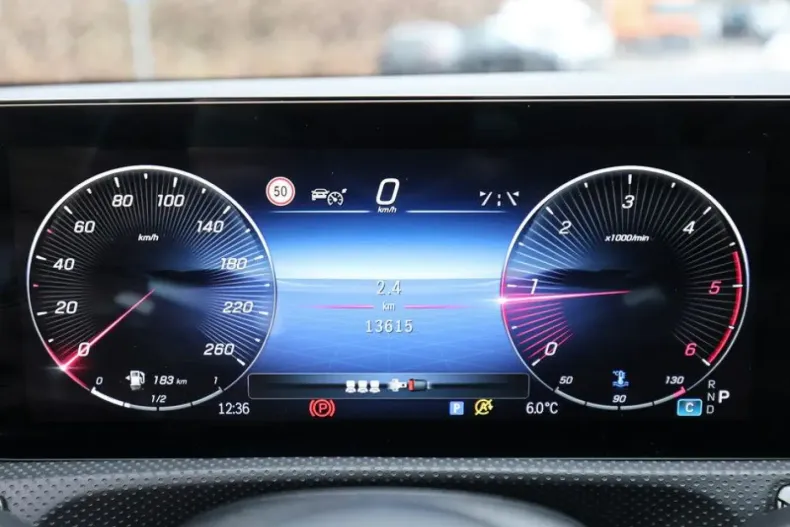 Mercedes-Benz CLA 200 din 2024 cu 13.611 km - oferta MER170855 - foto 15