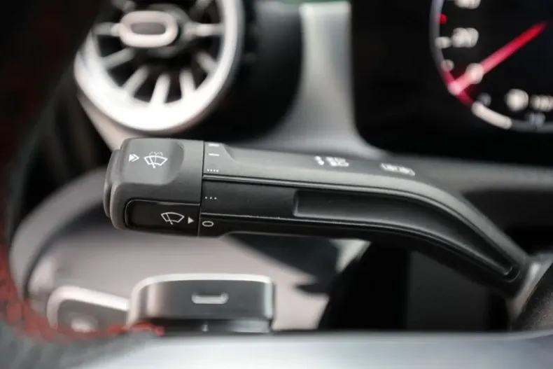 Mercedes-Benz CLA 200 din 2024 cu 13.611 km - oferta MER170855 - foto 19