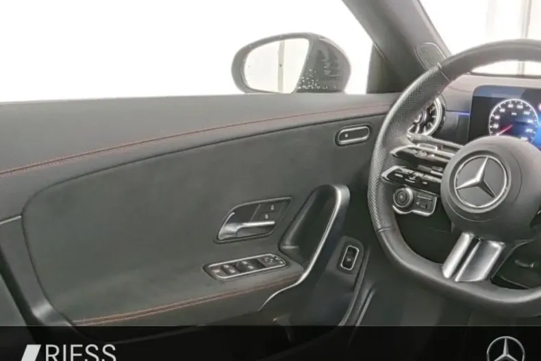 Mercedes-Benz CLA 200 din 2024 cu 32.824 km - oferta MER170859 - foto 8