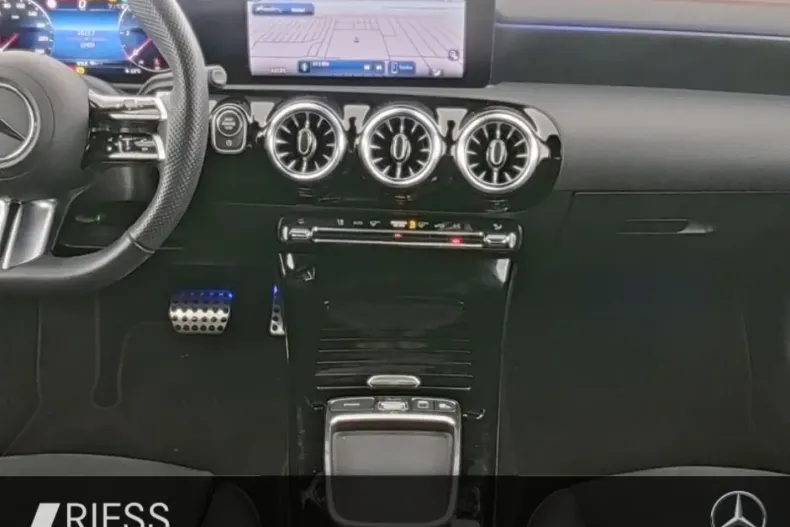 Mercedes-Benz CLA 200 din 2024 cu 32.824 km - oferta MER170859 - foto 9