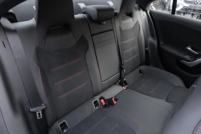 Mercedes-Benz CLA 220 din 2024 cu 14.966 km - oferta MER170861 - foto 4