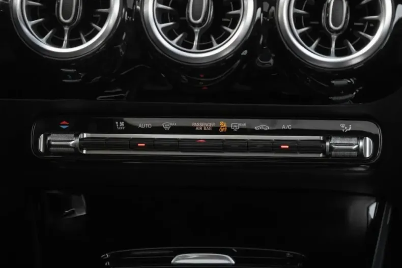 Mercedes-Benz CLA 220 din 2024 cu 14.966 km - oferta MER170861 - foto 12