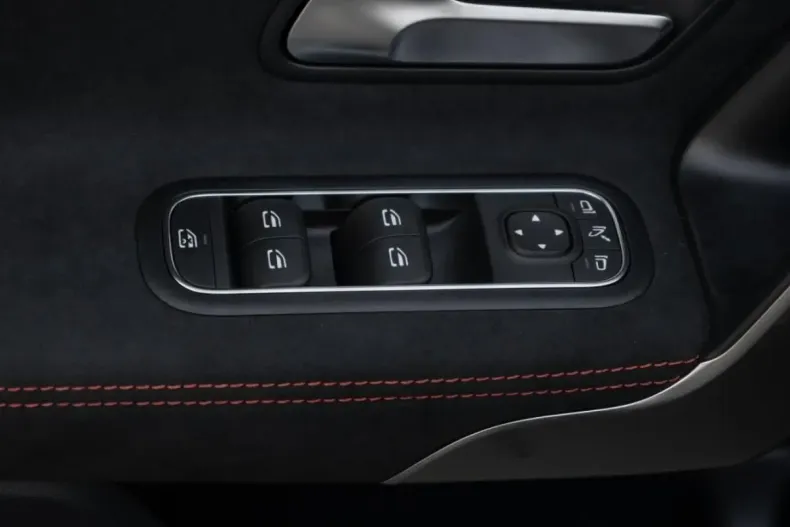 Mercedes-Benz CLA 220 din 2024 cu 14.966 km - oferta MER170861 - foto 15