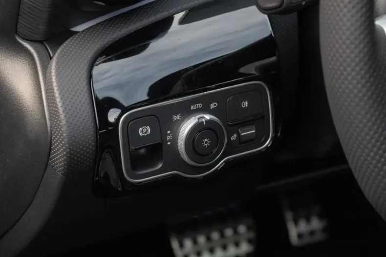 Mercedes-Benz CLA 220 din 2024 cu 14.966 km - oferta MER170861 - foto 16