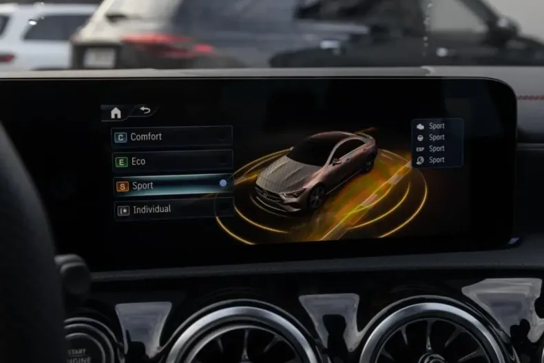 Mercedes-Benz CLA 220 din 2024 cu 14.966 km - oferta MER170861 - foto 20