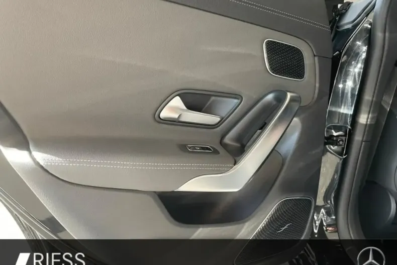 Mercedes-Benz CLA 220 din 2025 cu 9.151 km - oferta MER170862 - foto 5