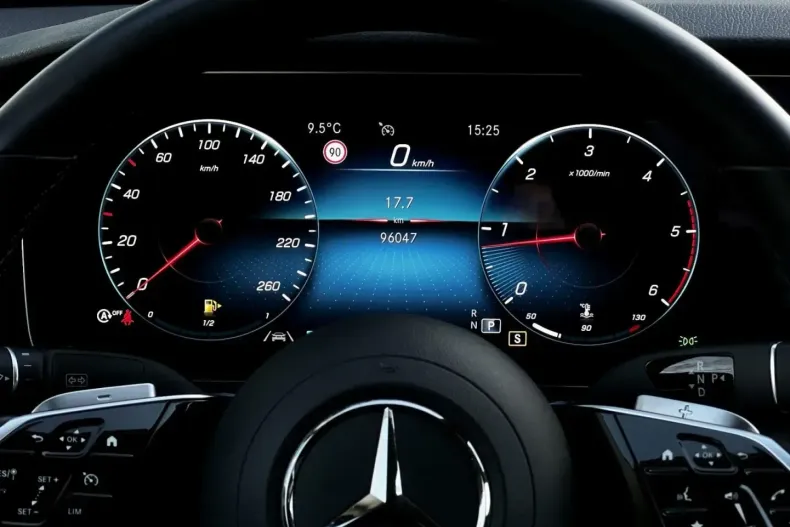 Mercedes-Benz E 200 din 2022 cu 96.047 km - oferta MER170866 - foto 18