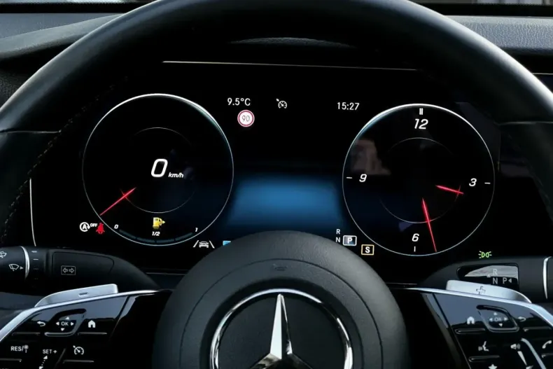 Mercedes-Benz E 200 din 2022 cu 96.047 km - oferta MER170866 - foto 23