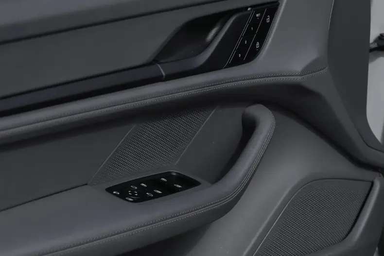 Porsche Taycan din 2023 cu 58.300 km - oferta POR170884 - foto 22