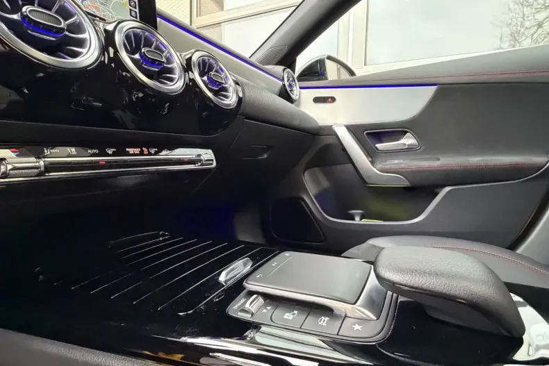 Mercedes-Benz CLA 250 din 2022 cu 49.051 km - oferta MER170887 - foto 28